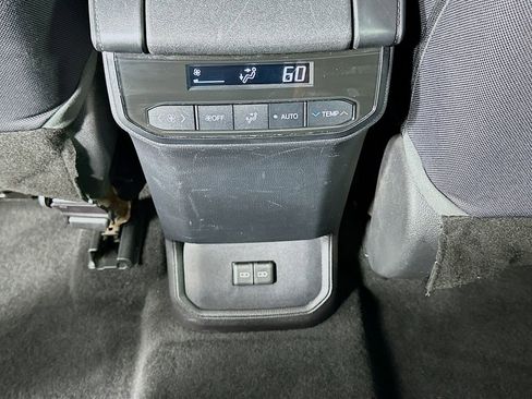 Used 2022 Toyota Highlander LE FWD image 24