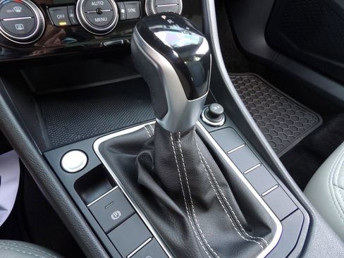 Used 2023 Volkswagen Jetta SE image 22