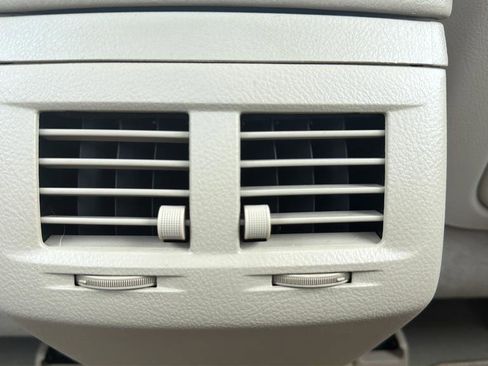 Used 2009 Toyota Avalon Limited FWD image 16