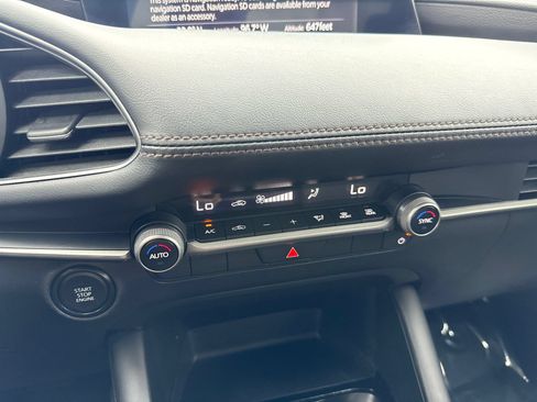 Used 2024 MAZDA MAZDA3 s FWD image 28