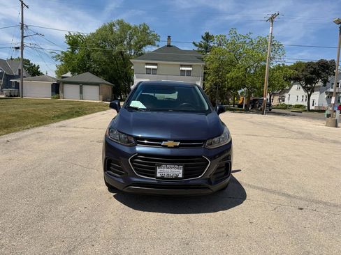 Used 2018 Chevrolet Trax LS AWD/4WD image 2