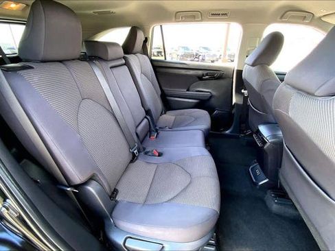 Certified 2024 Toyota Highlander LE image 19