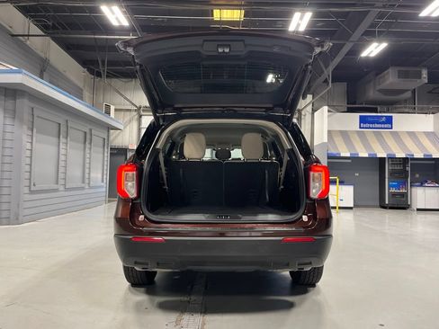 Used 2020 Ford Explorer XLT w/ Comfort Package AWD/4WD image 9