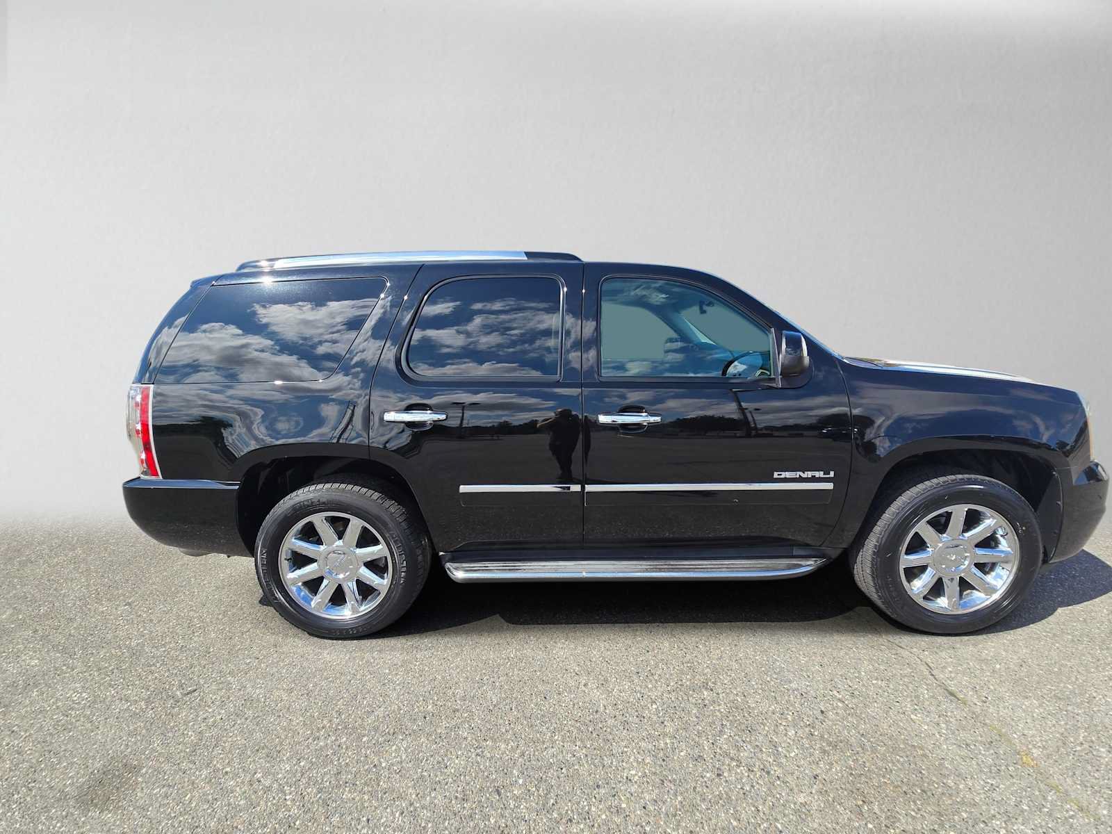 Used 2013 GMC Yukon Denali AWD/4WD image 2