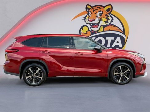 Used 2021 Toyota Highlander XSE AWD/4WD image 4