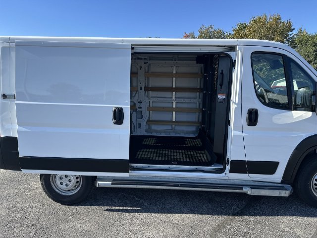 Used 2025 RAM ProMaster 2500 w/ U-Haul Equipment Group FWD image 33