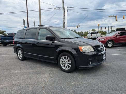 Used 2019 Dodge Grand Caravan SXT FWD image 3