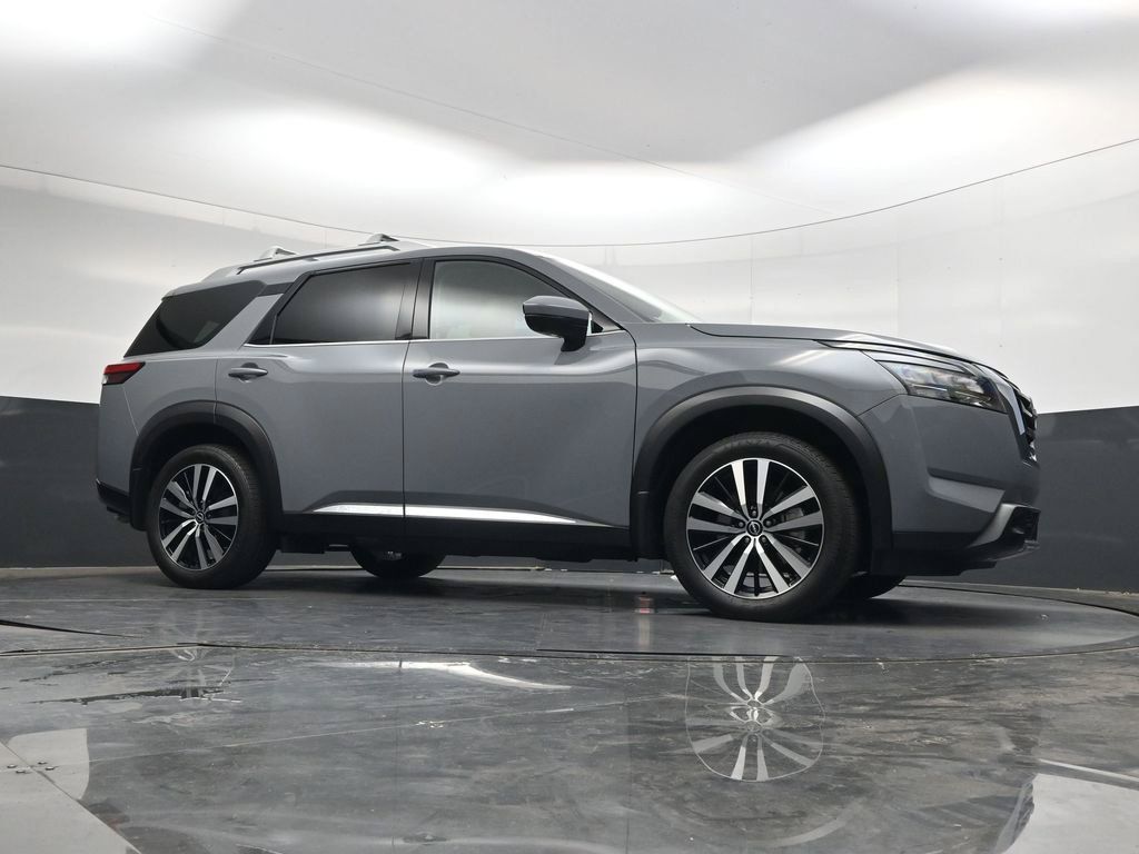 Certified 2025 Nissan Pathfinder Platinum w/ Cargo Package AWD/4WD image 36