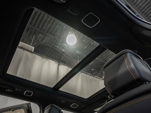 New 2024 Jeep Grand Wagoneer Series III w/ HD Trailer Tow Package image 36