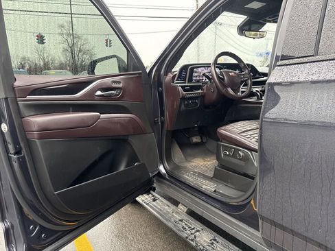 Used 2022 Cadillac Escalade Sport Platinum AWD/4WD image 25