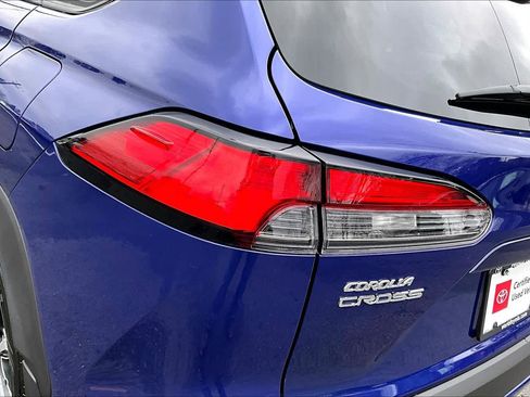 Certified 2024 Toyota Corolla Cross XLE image 27