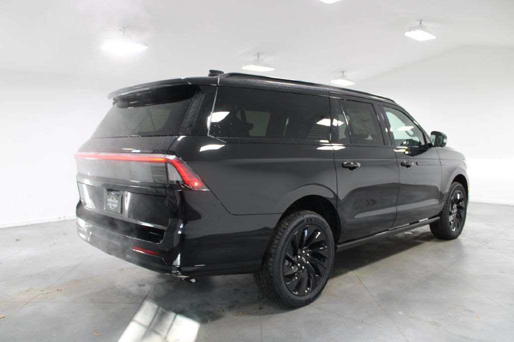 New 2026 Lincoln Navigator L Reserve w/ Jet Appearance Package AWD/4WD image 8