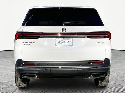 Used 2025 Buick Enclave Preferred w/ Power Package image 6