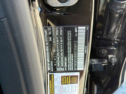 Used 2025 Mercedes-Benz GLC 350e 4MATIC image 37