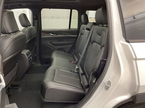 New 2025 Jeep Grand Cherokee Limited w/ Luxury Tech Group II image 20