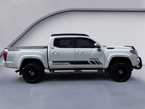Used 2022 Toyota Tacoma SR5 w/ Technology Package RWD image 6