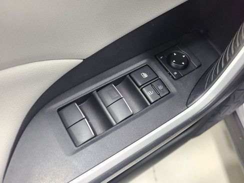 Used 2019 Toyota RAV4 XLE Premium FWD image 21