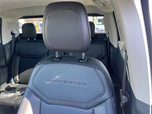New 2025 Ford Maverick Lariat w/ Black Appearance Package image 13