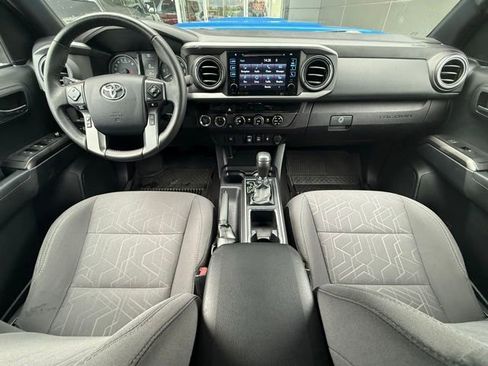 Used 2018 Toyota Tacoma TRD Sport AWD/4WD image 18