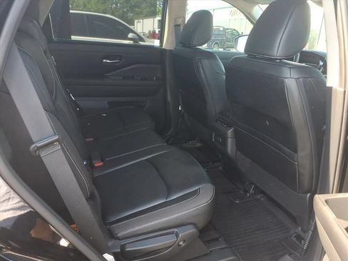 Used 2023 Nissan Pathfinder SL AWD/4WD image 13