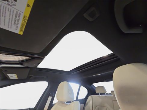 Used 2021 BMW 330i Sedan w/ Convenience Package image 25