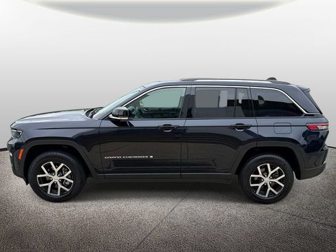 Used 2024 Jeep Grand Cherokee Limited w/ Luxury Tech Group II AWD/4WD image 3