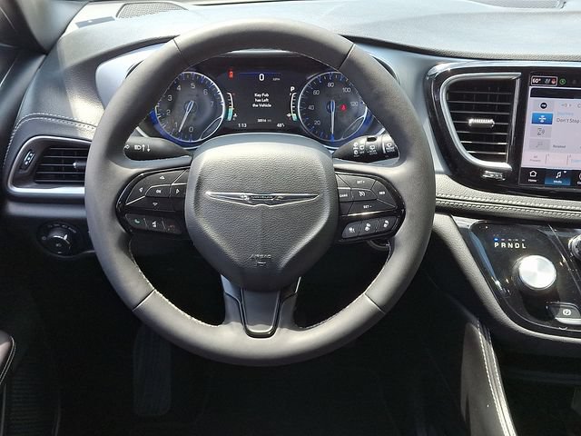 Used 2025 Chrysler Pacifica Limited FWD image 19