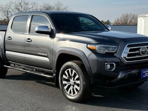 Used 2022 Toyota Tacoma Limited image 1