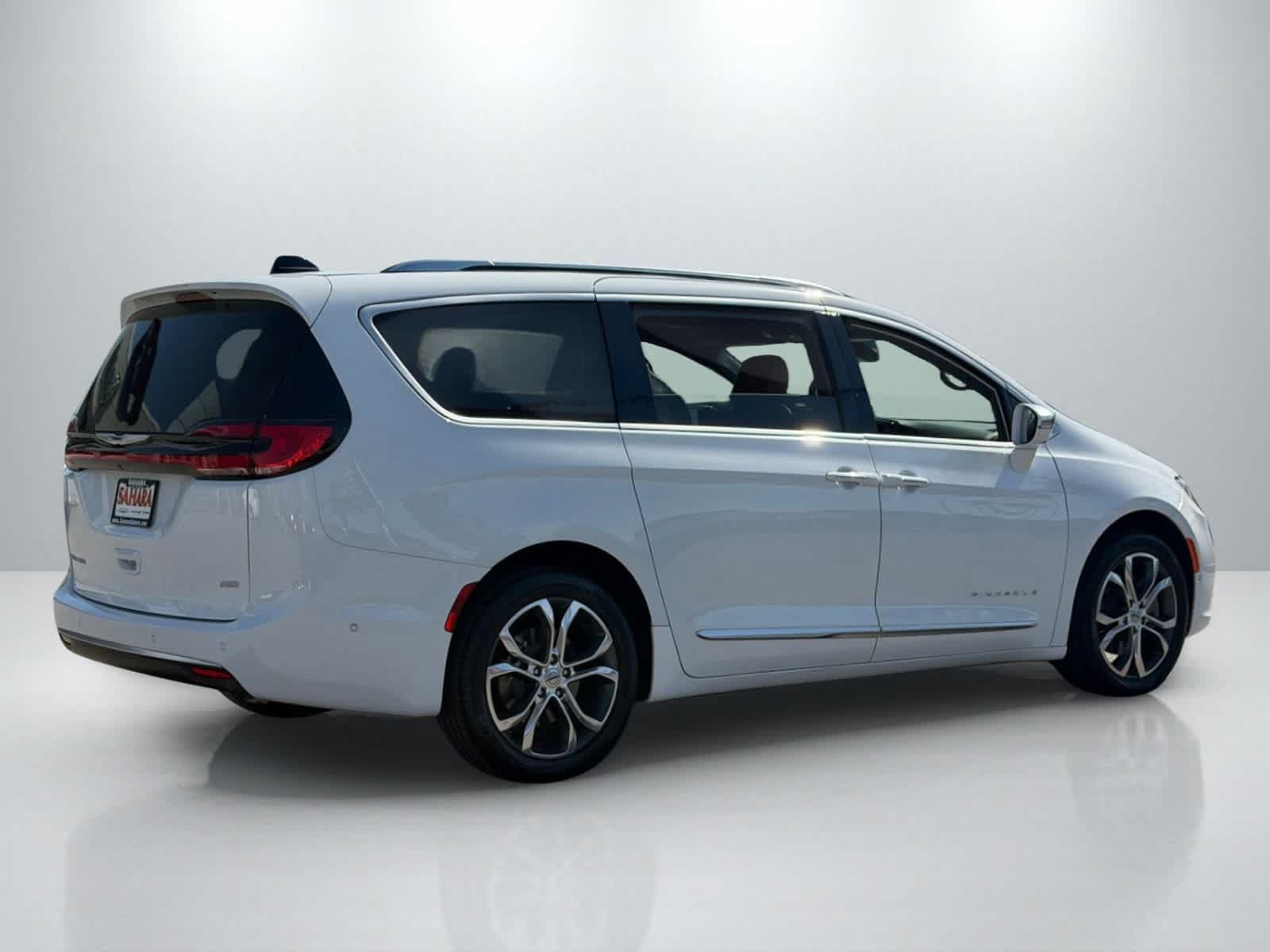 Used 2024 Chrysler Pacifica Pinnacle AWD/4WD image 7