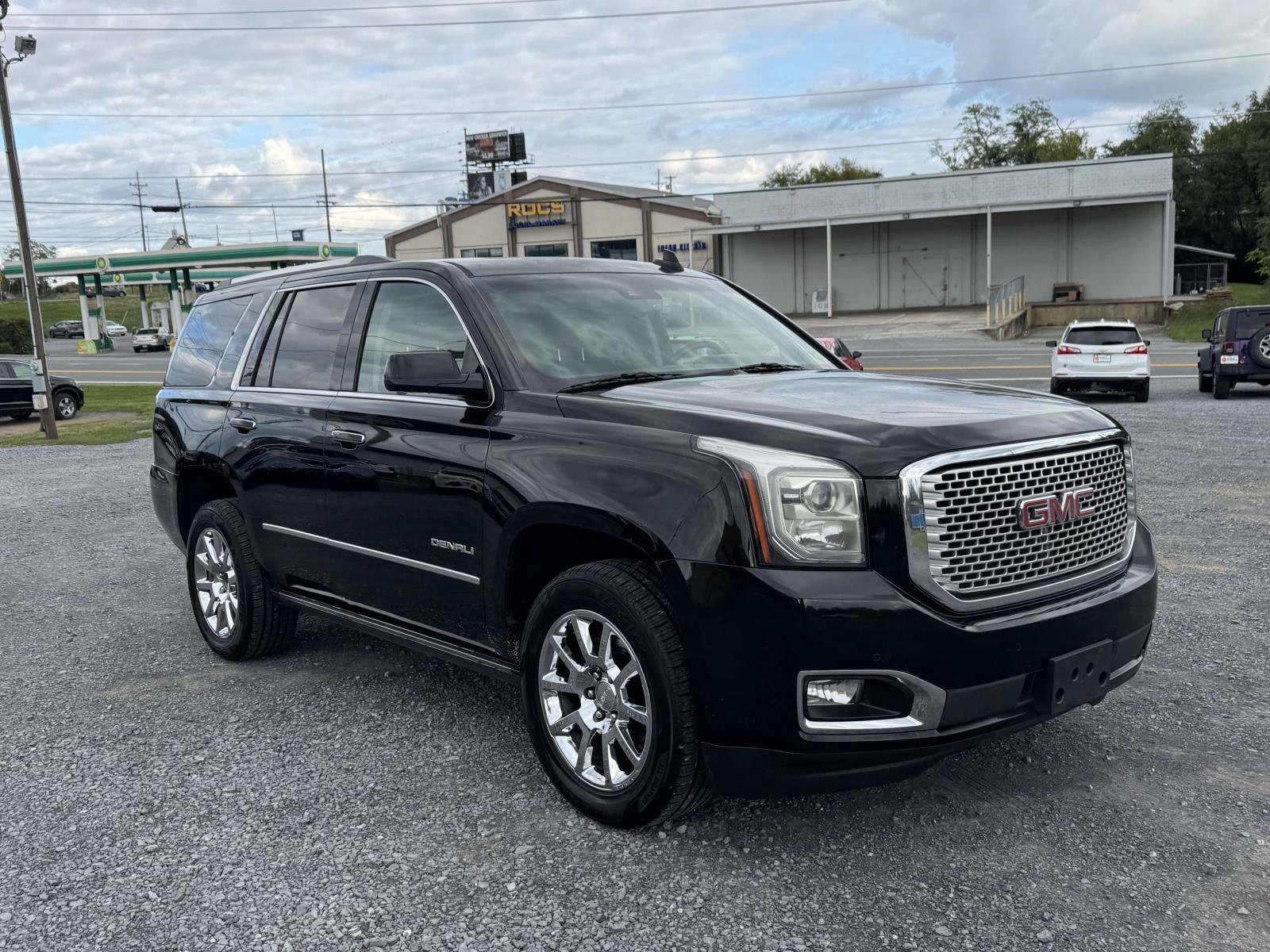 Used 2016 GMC Yukon Denali w/ Open Road Package AWD/4WD image 28