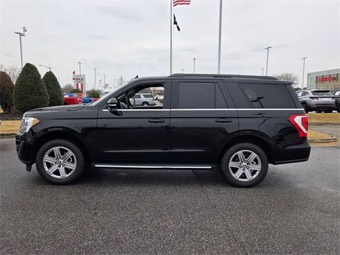 Used 2021 Ford Expedition XLT image 4