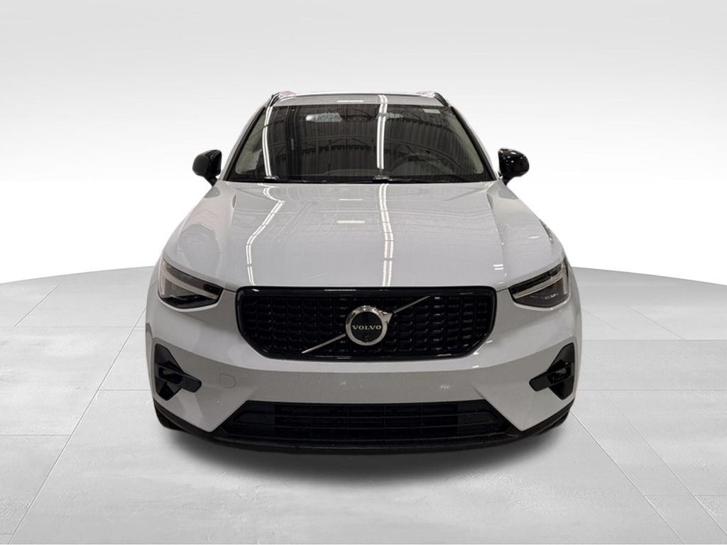 Used 2026 Volvo XC40 B5 Plus AWD/4WD image 8