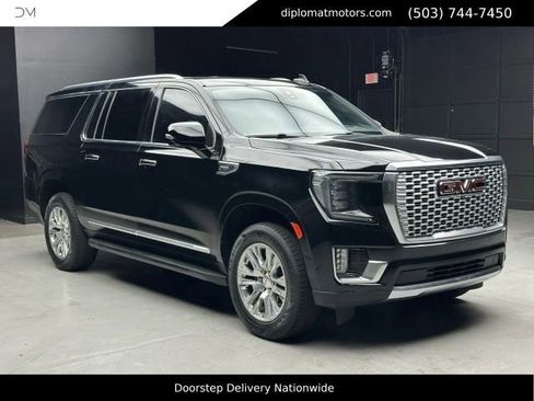 Used 2022 GMC Yukon XL Denali w/ Advanced Technology Package RWD image 9