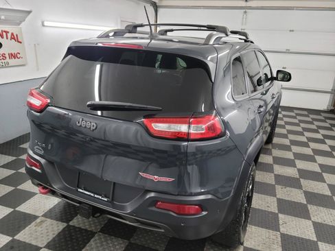 Used 2016 Jeep Cherokee Trailhawk w/ Comfort/Convenience Group AWD/4WD image 6