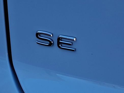 Used 2024 Volkswagen Atlas Cross Sport SE image 29