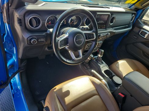 Used 2022 Jeep Wrangler Unlimited Sahara w/ LED Lighting Group AWD/4WD image 11