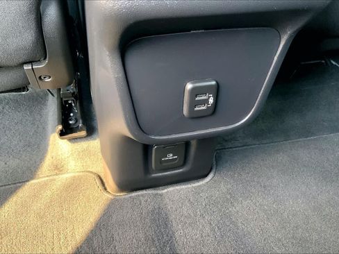 Used 2023 Chevrolet Equinox LT FWD image 36