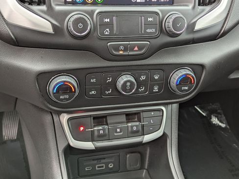 Used 2023 GMC Terrain SLT image 23