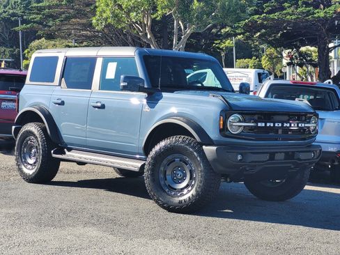 New 2025 Ford Bronco Outer Banks w/ Sasquatch Package image 1