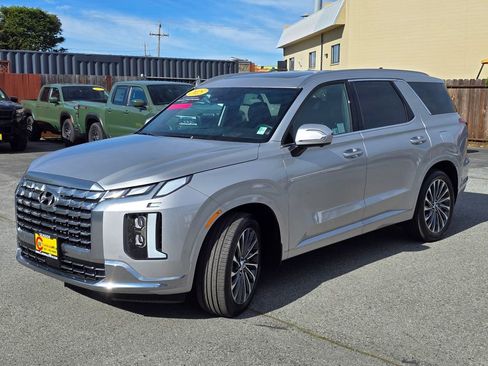 Used 2025 Hyundai Palisade Calligraphy image 2
