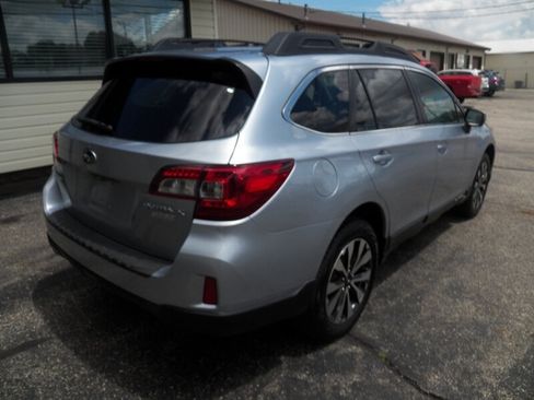 Used 2015 Subaru Outback 2.5i Limited AWD/4WD image 2