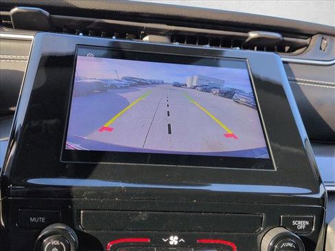 Used 2023 Jeep Grand Cherokee Laredo image 13