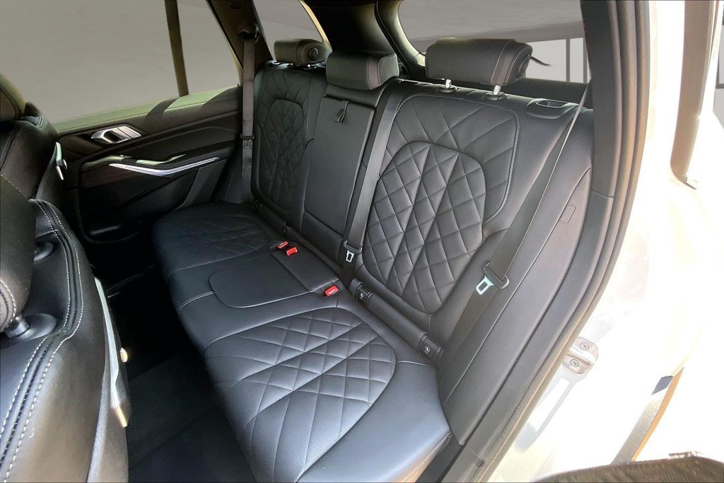 Used 2024 BMW X5 xDrive40i w/ Parking Assistance Package AWD/4WD image 26