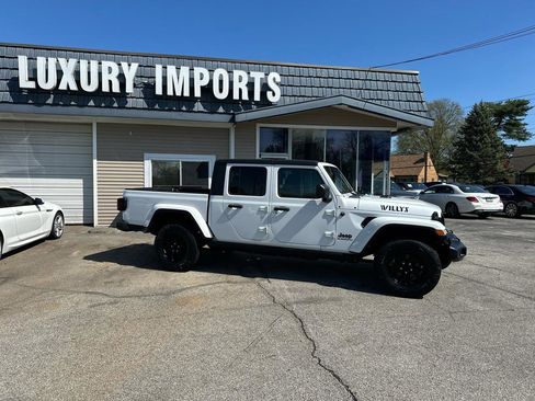 Used 2021 Jeep Gladiator Sport image 3