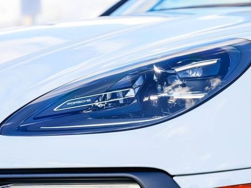 Used 2023 Porsche Macan image 7