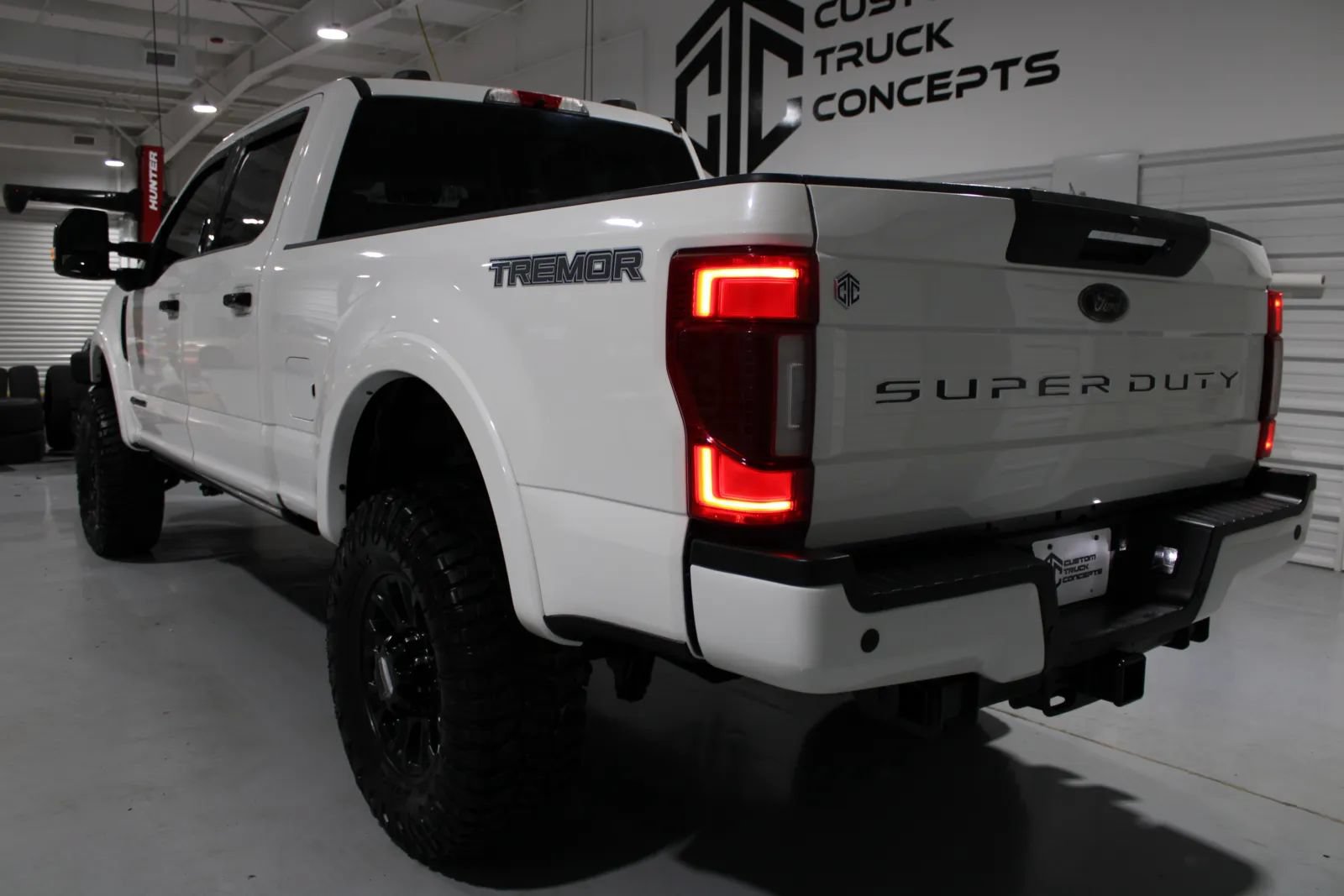 Used 2022 Ford F250 Lariat w/ Tremor Off-Road Package AWD/4WD image 21