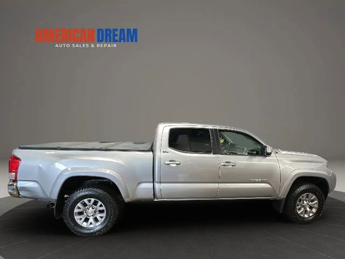 Used 2017 Toyota Tacoma SR5 w/ Tow Package AWD/4WD image 6