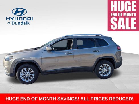 Used 2019 Jeep Cherokee Latitude w/ Cold Weather Group image 2