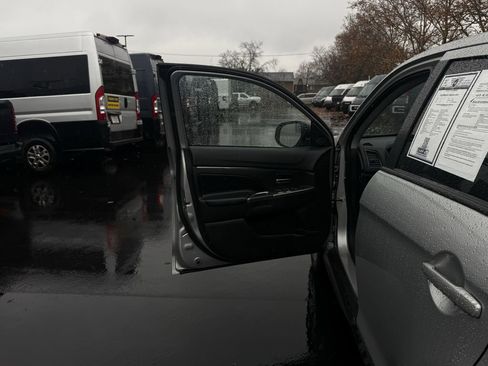 Used 2024 Mitsubishi Outlander Sport SE image 13