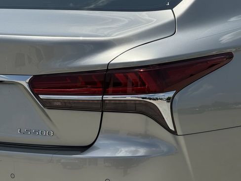 Used 2018 Lexus LS 500 w/ Luxury Package RWD image 10